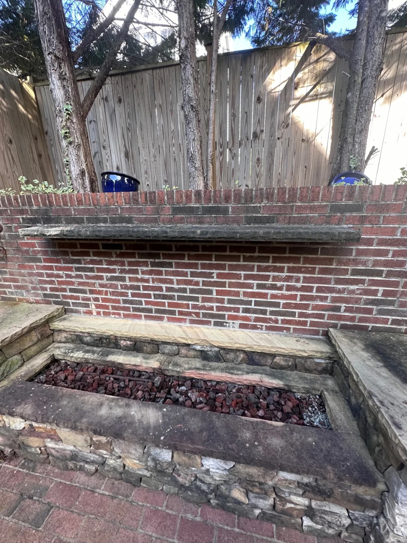 Fence cleaning – mold and algae removed