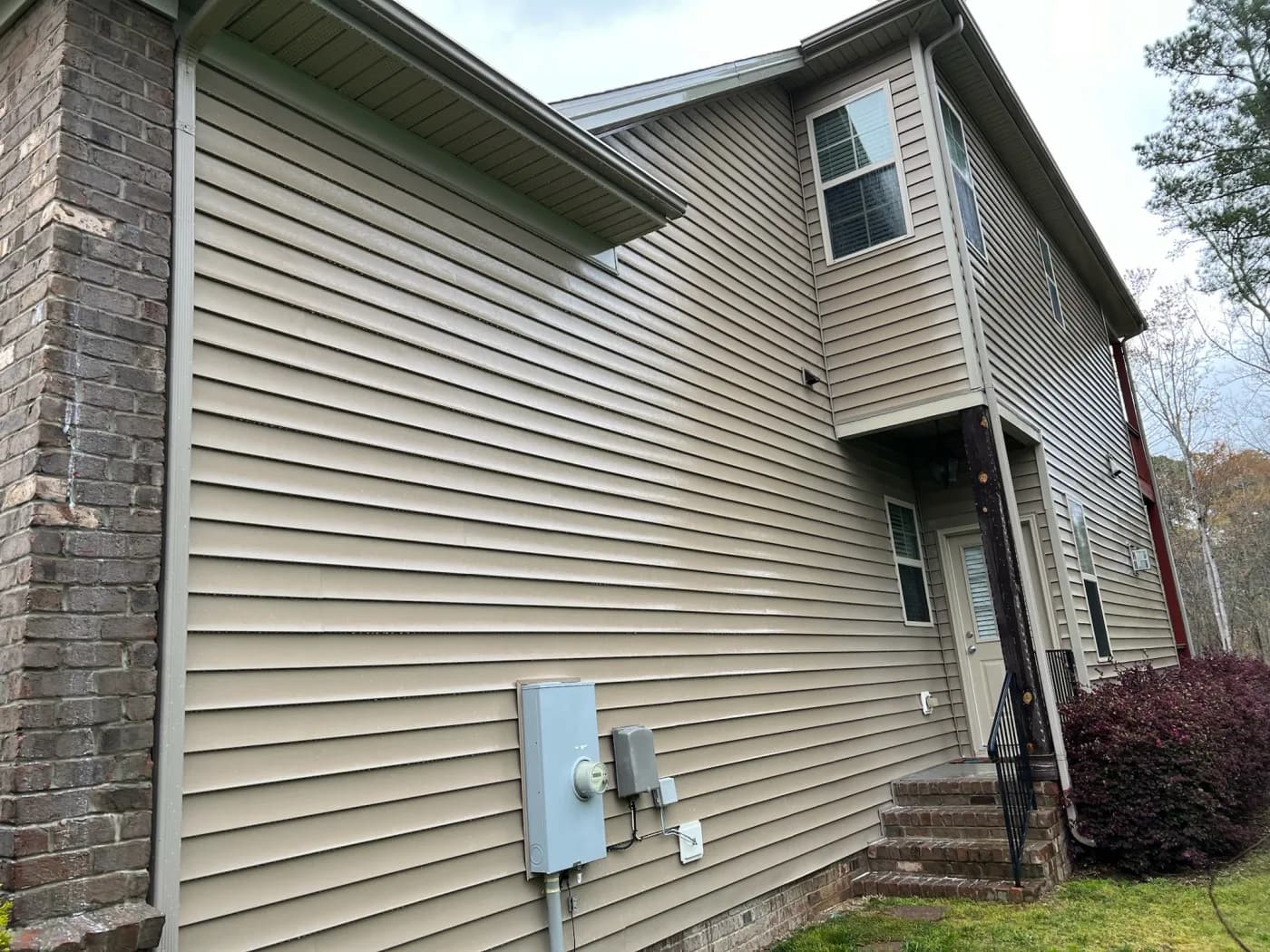 House washing – curb appeal transformation