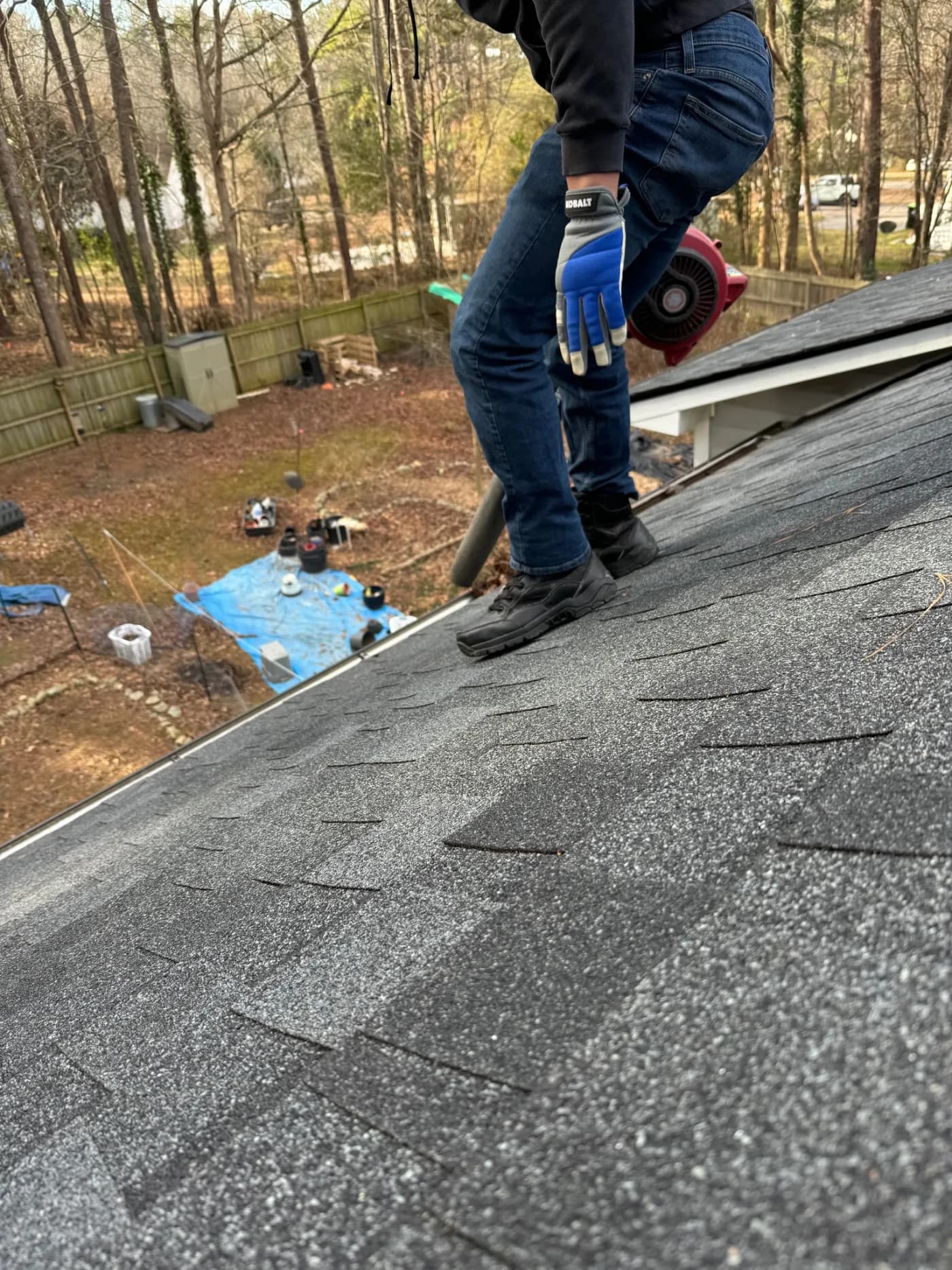 Roof soft wash – algae and black streaks removed