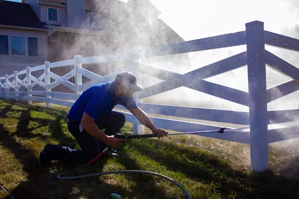 Fence cleaning